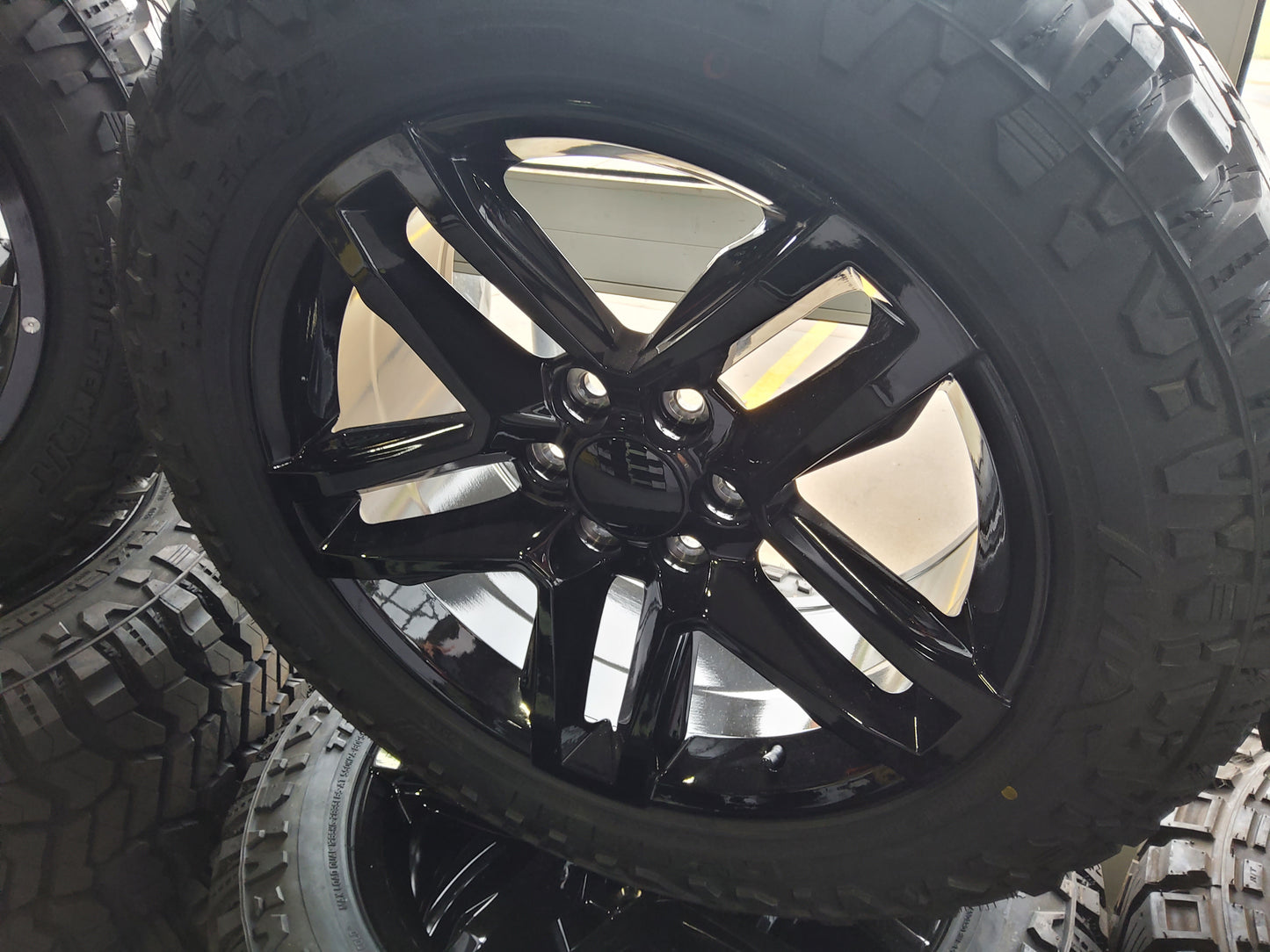 Package Sale * Replica C18 20x9 6x139 with Avix RT 275/55R20