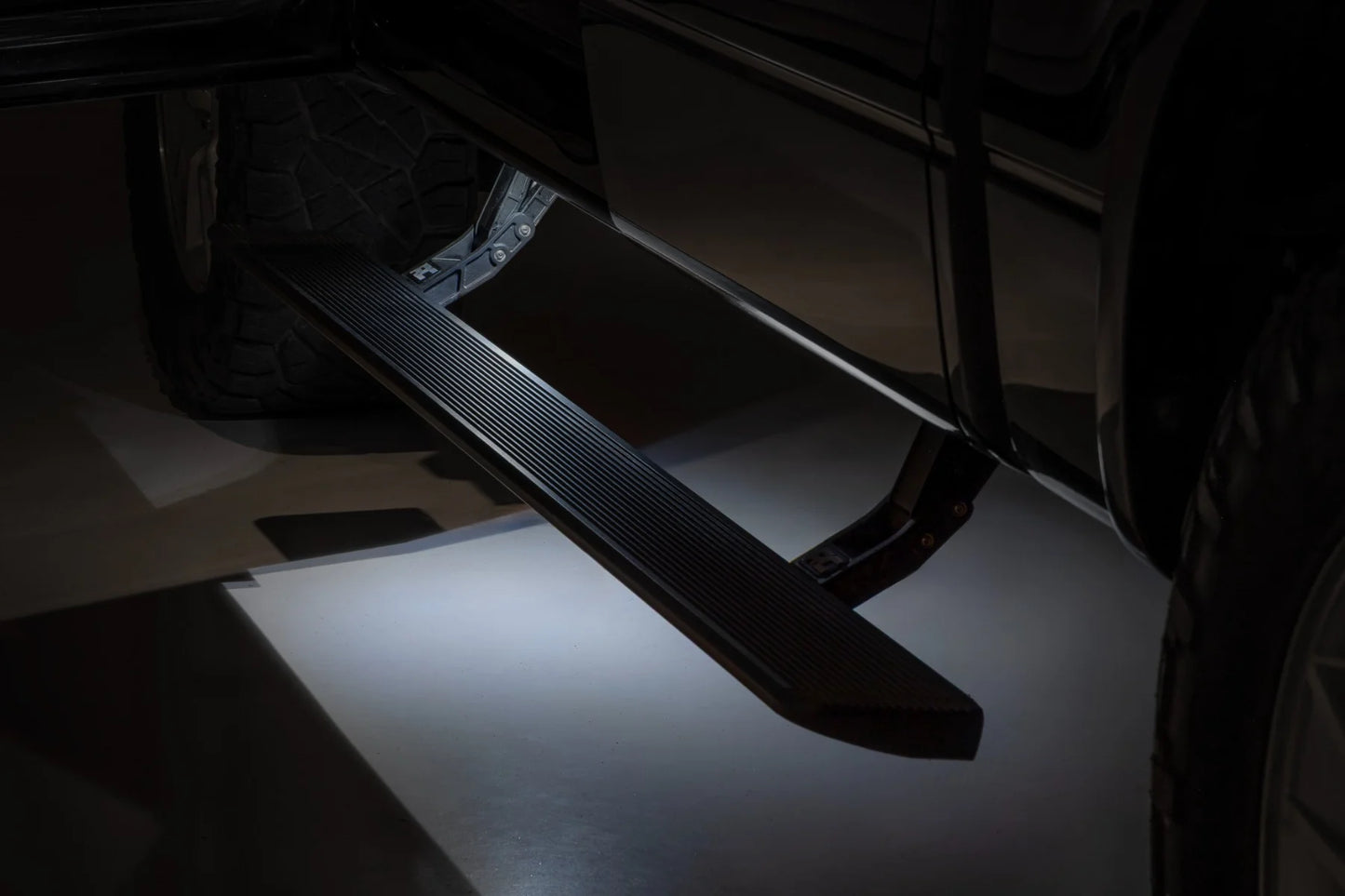 FORD- Rough Country Power Running Boards Crew Cab | Ford F-150 (2009-2014)